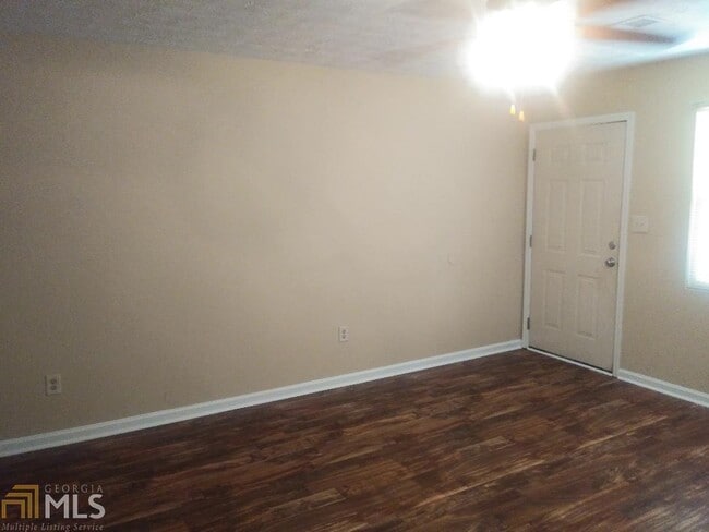 Building Photo - 82 Paris Cir