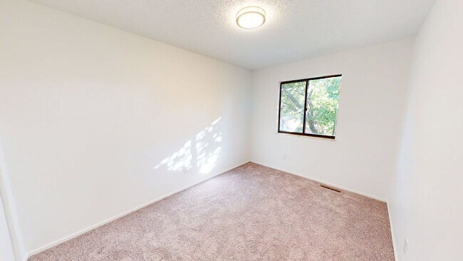 Building Photo - 159 Corbins Mill Dr
