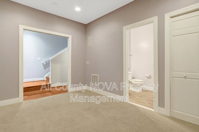 Building Photo - 2093 Laura Mews Pl