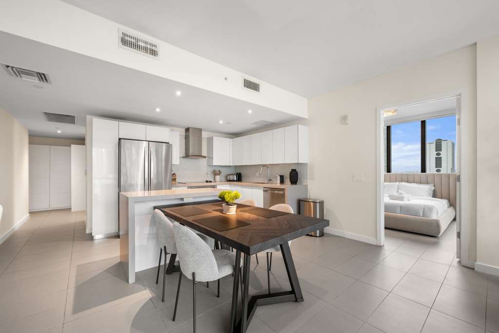 Building Photo - 1600 NE 1st Ave