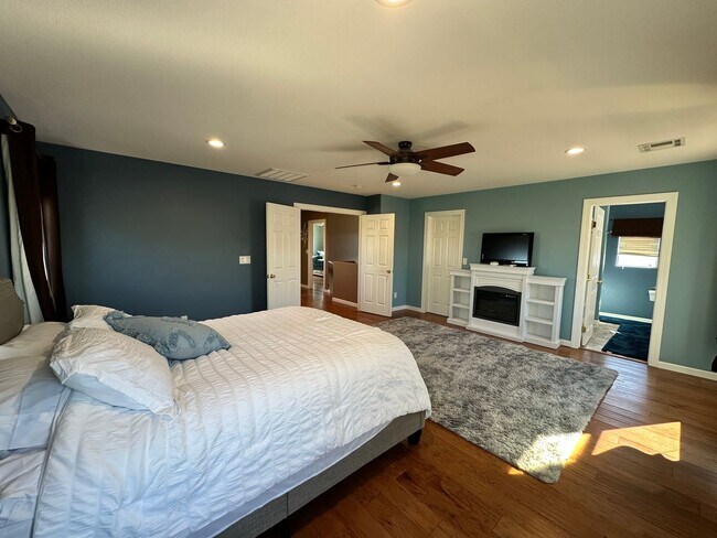 Building Photo - Furnished Home in Henderson