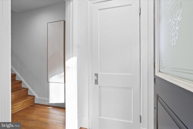 Building Photo - 521 Quintana Pl NW