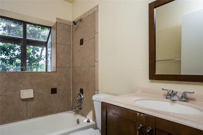 Building Photo - 5927 Ithaca Cir W