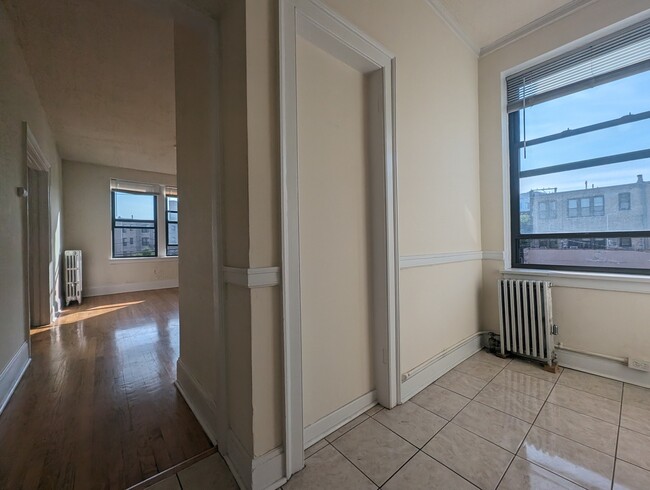 Building Photo - 2737 N Spaulding Ave