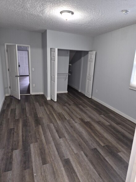 Building Photo - 211 E 17th St