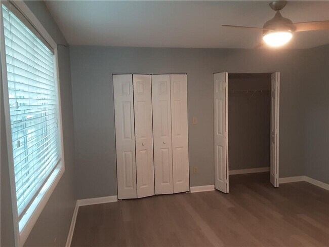 Building Photo - 6900 Roswell Rd