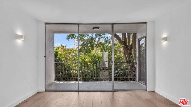 Building Photo - 305 San Vicente Blvd