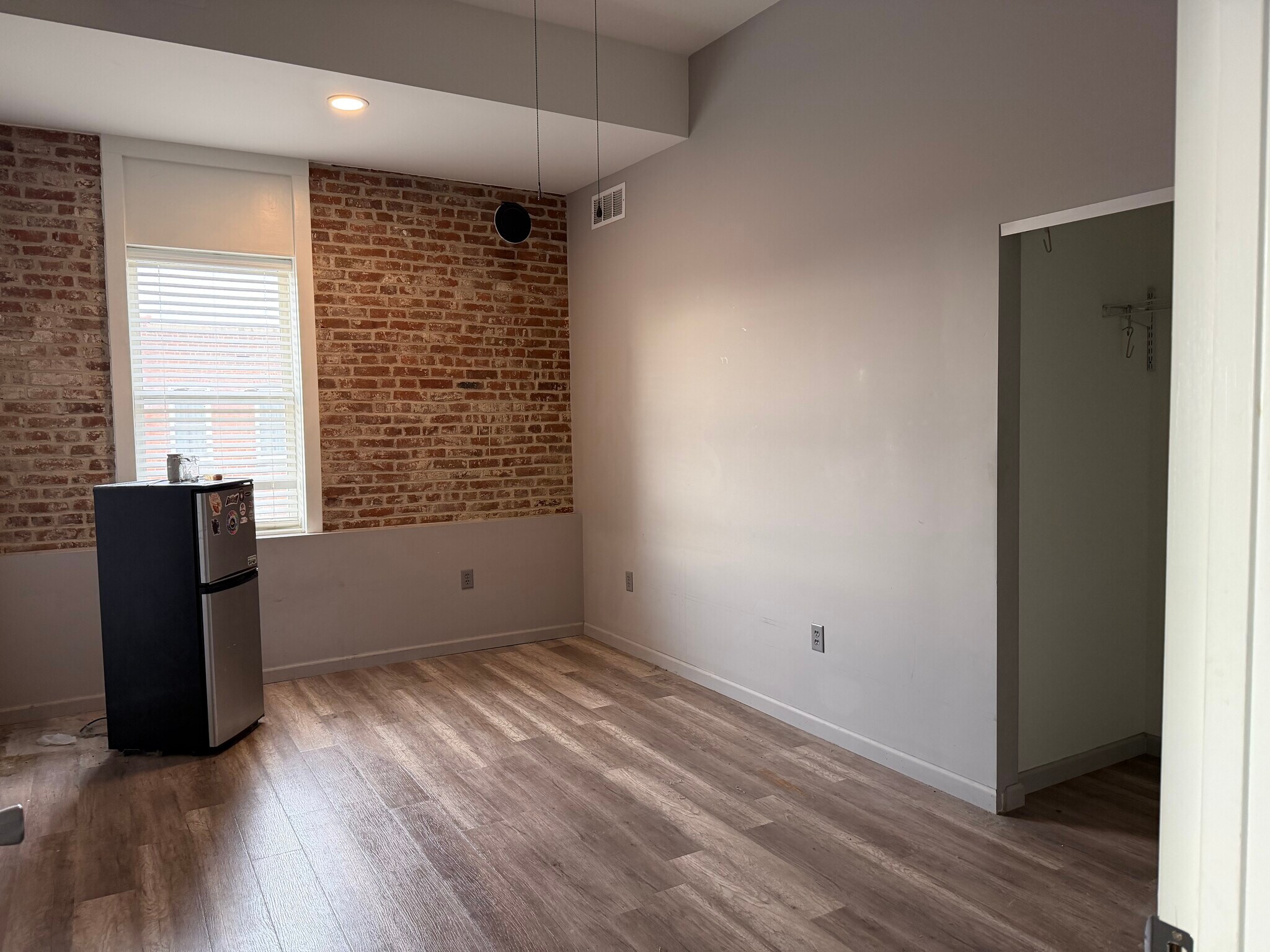 Bedroom - 101 E Saint Louis St