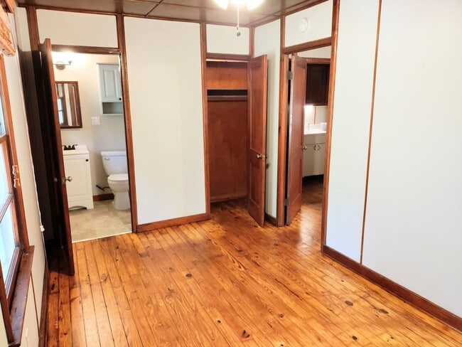 Building Photo - Cozy 1 bedroom/1 bath off of Ferguson