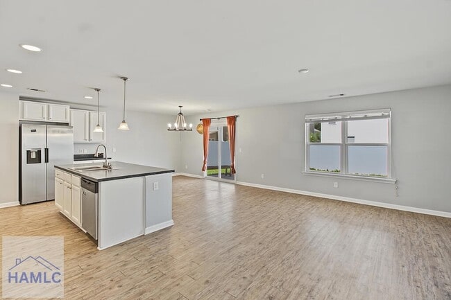 Building Photo - 141 Davila St