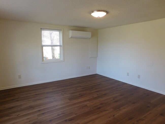 Building Photo - 421 Church Rd