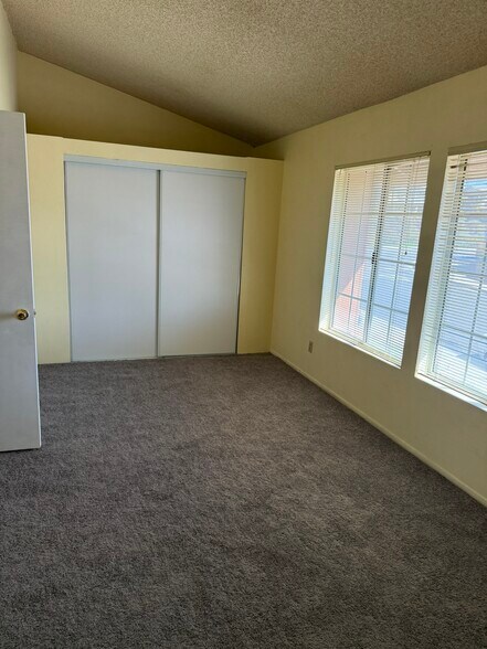 Building Photo - 12025 Heritage Dr