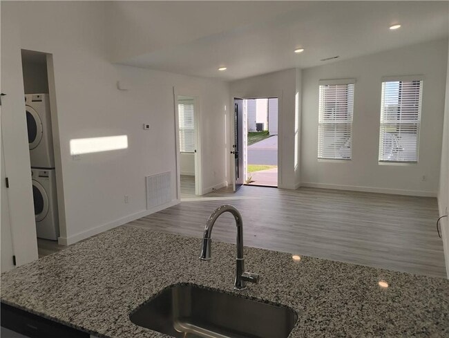 Building Photo - 951 Reading RR Ln