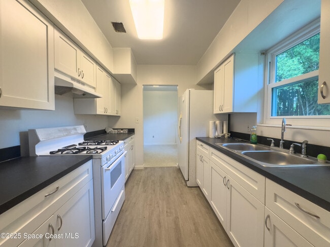 Building Photo - 728 Lund Ct