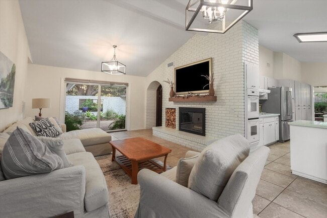 Building Photo - Mid-Century Home in Killearn Estates