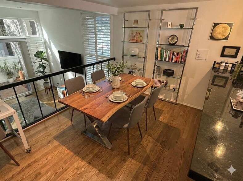 Dining Up To Six - 4310 W Kling St