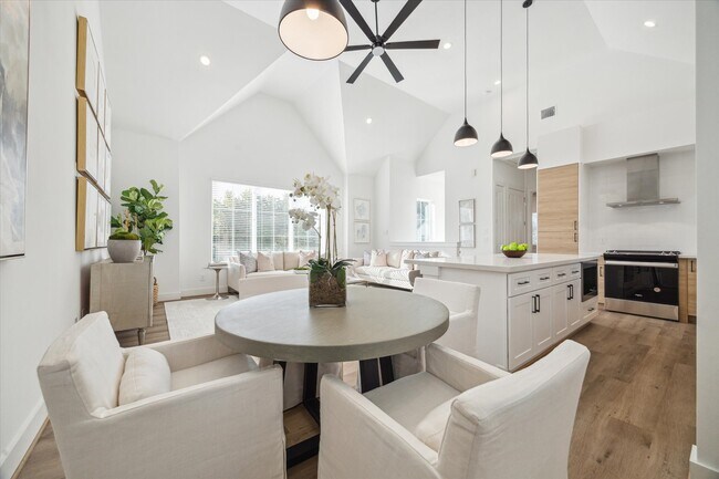 Building Photo - 845 Elkhart St