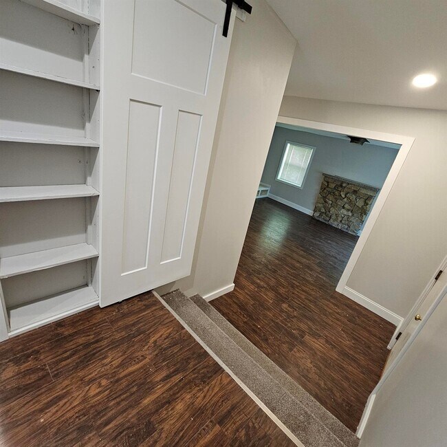 Building Photo - Duplex - 2 Bedroom, 2 Full Bathrooms and a...