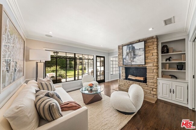 Building Photo - 2107 Coldwater Canyon Dr