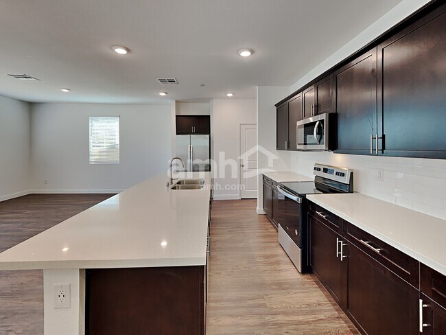 Building Photo - 3320 Blodwen St