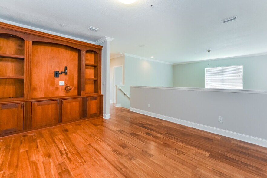 Building Photo - 1936 Durrand Ave