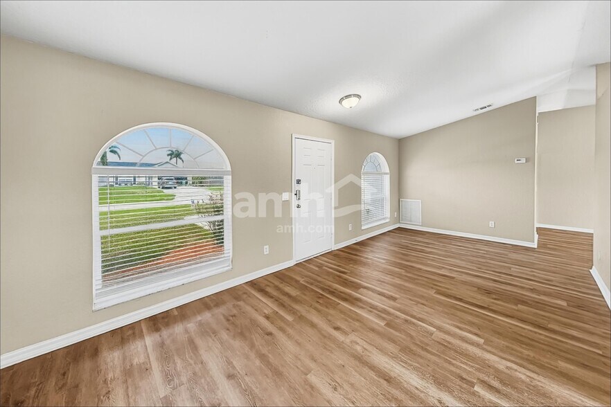 Building Photo - 3965 SW Laffite St
