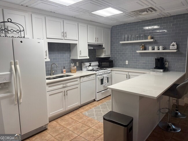 Building Photo - 2091 Emerald Dr