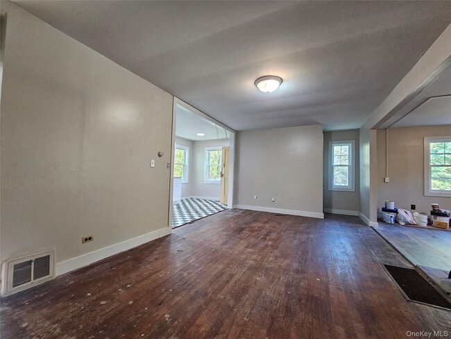 Building Photo - 2826 US-209