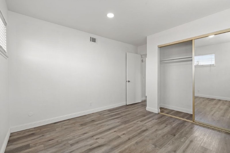 Building Photo - 3947 Vía Milano