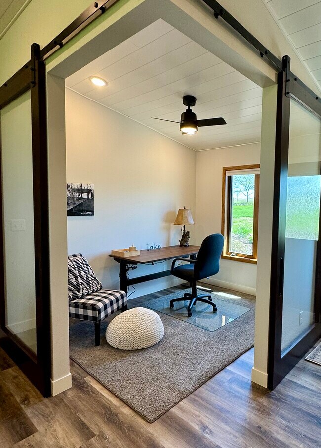 Building Photo - 41208 Marion Dr N