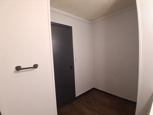 Building Photo - 1102 Harmon St