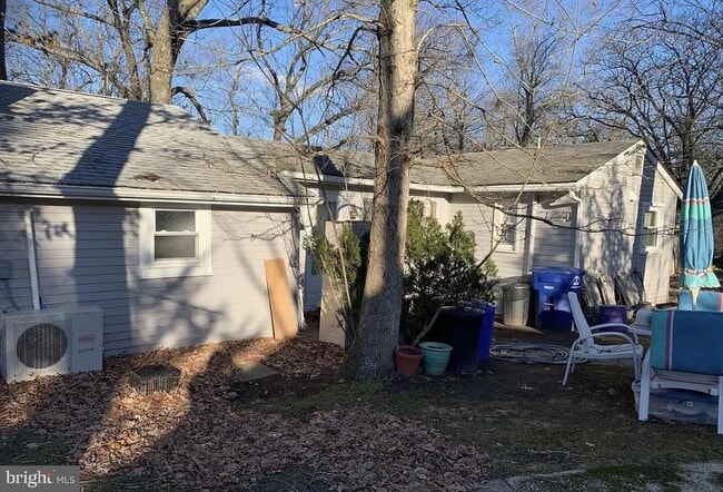 Building Photo - 67 Syringa St