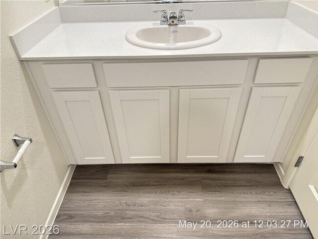 Building Photo - Beautiful Townhome with Quartz Counters & Private Setting in Southwest Las Vegas