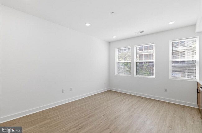 Building Photo - 4021 Brown St