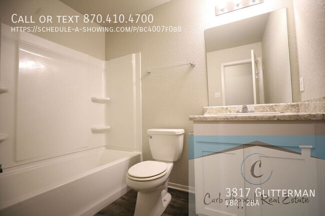 Building Photo - $900 move in special!! Spacious 4 bed, 2 b...