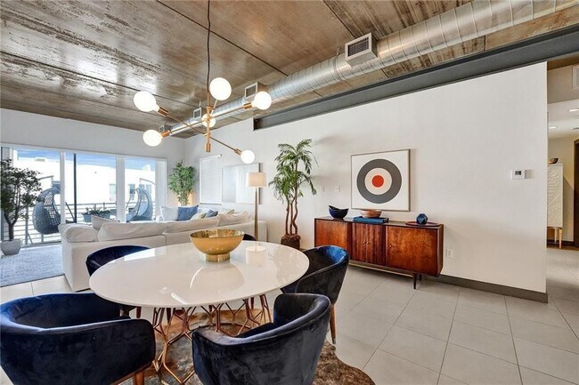 Building Photo - 110 SE 2nd St