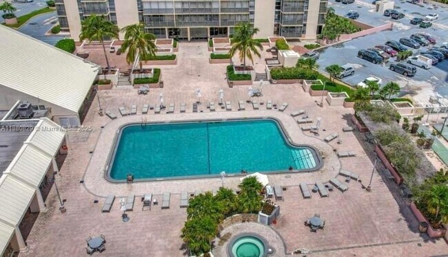 Building Photo - 20301 W Country Club Dr