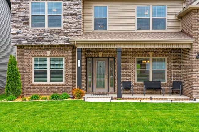 Building Photo - Modern 6-Bedroom Home with Open Layout & S...