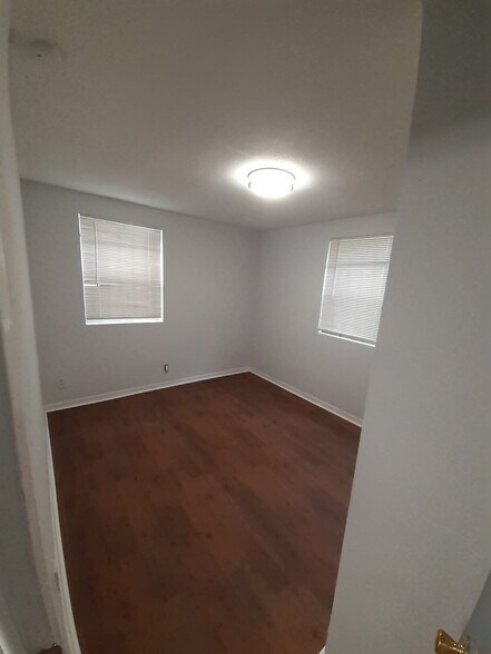 Building Photo - 1824 W 14th St