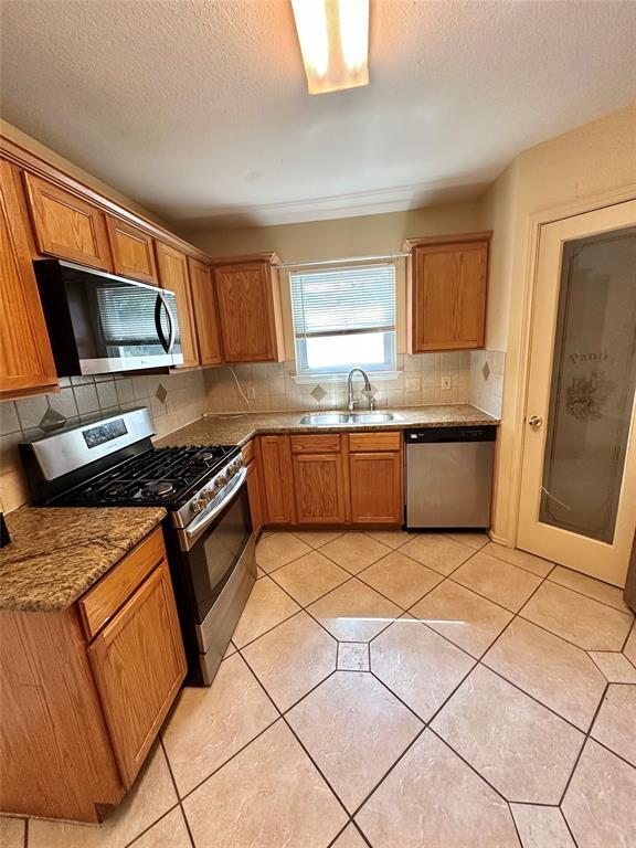 Building Photo - 6913 Sabrina Dr