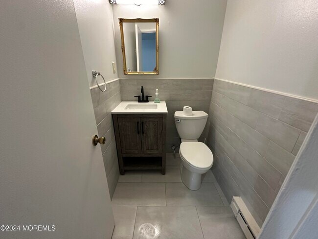 Building Photo - 120 Amberly Dr