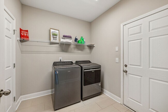 Building Photo - 1064 Callaway Dr