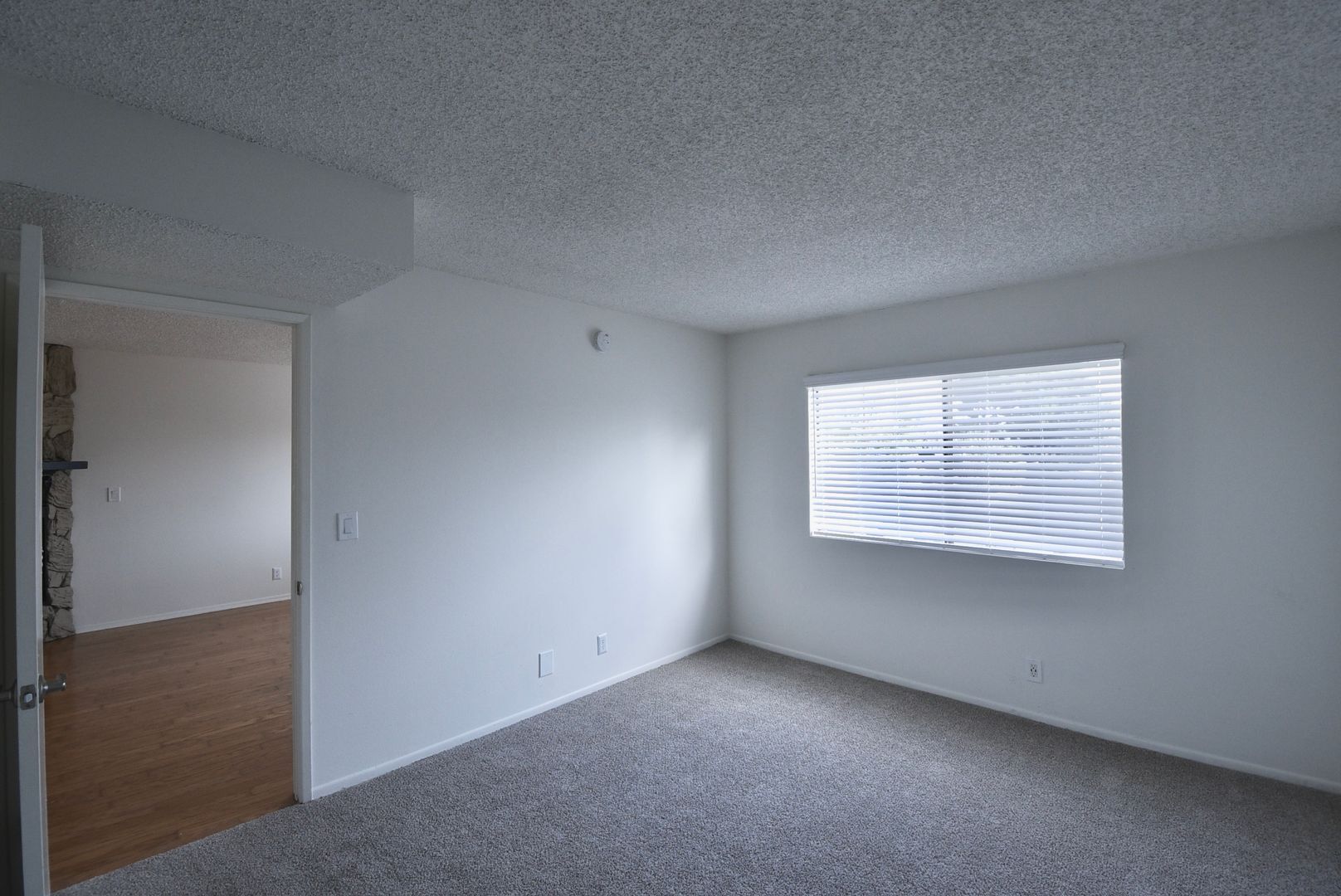 Building Photo - 12249 Oxnard St
