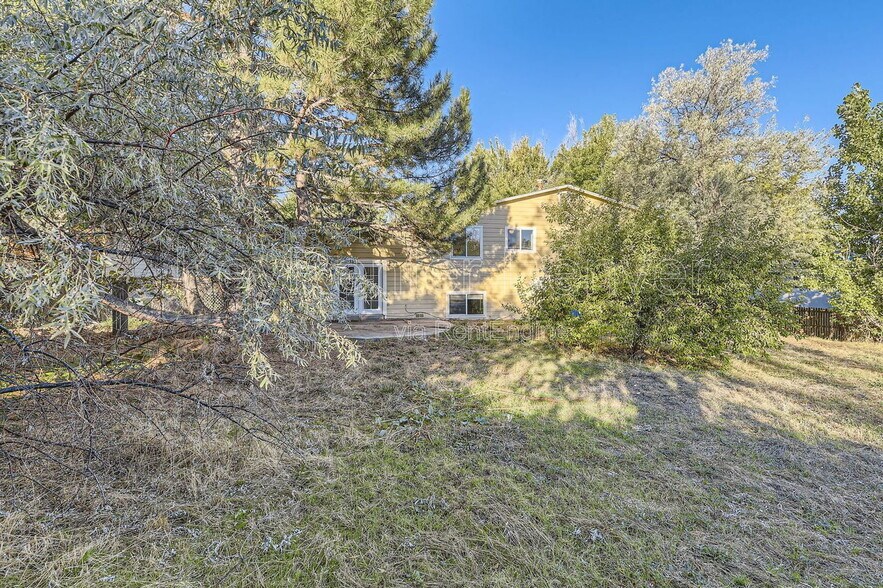 Building Photo - 3208 S Olathe Way