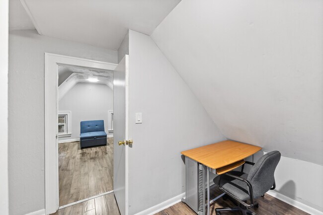 Building Photo - 23 2nd St