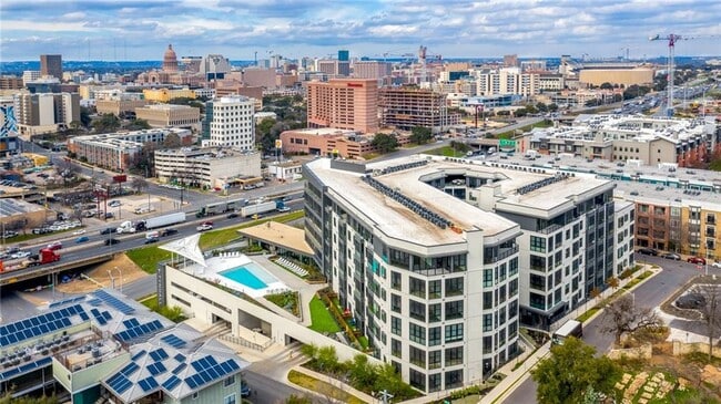 Building Photo - 800 Embassy Dr