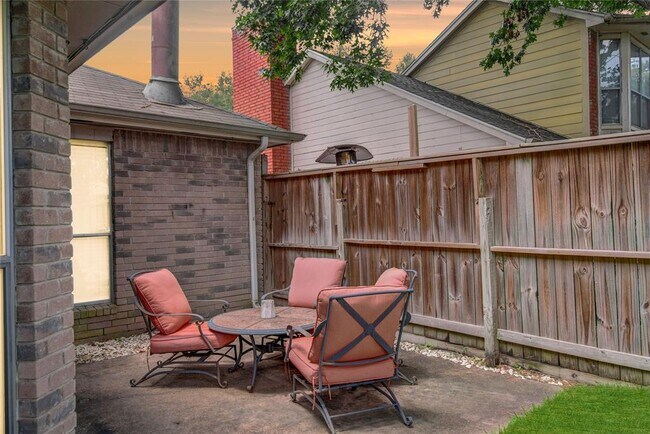 Building Photo - 16322 Chimneystone Dr