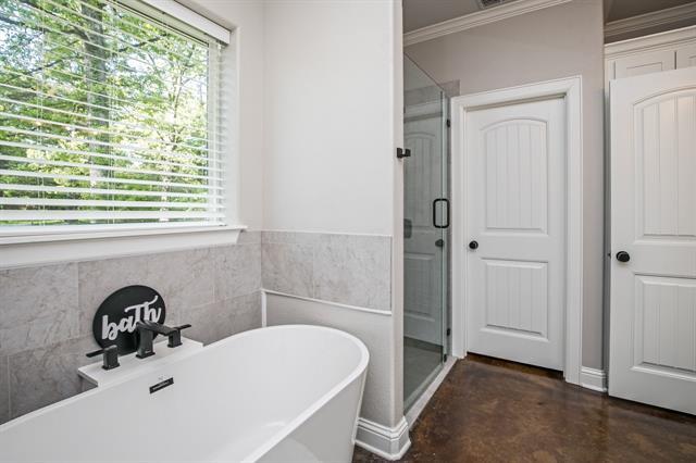 Building Photo - 18310 Timber Oaks Dr