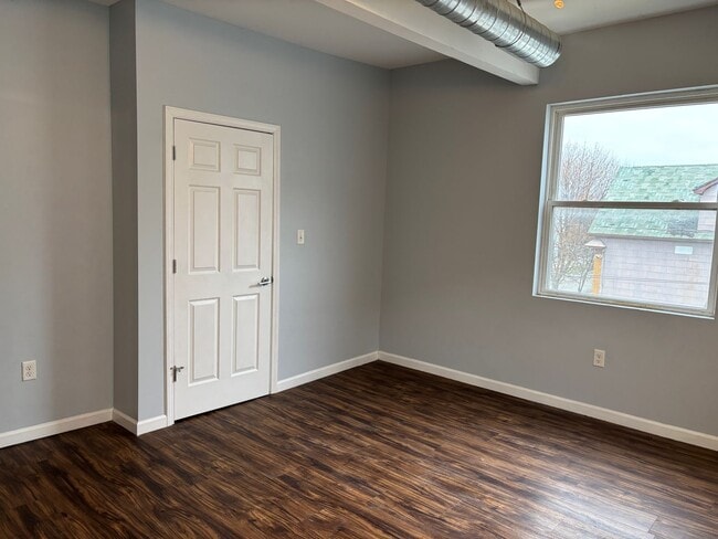 Building Photo - 580 Amherst St