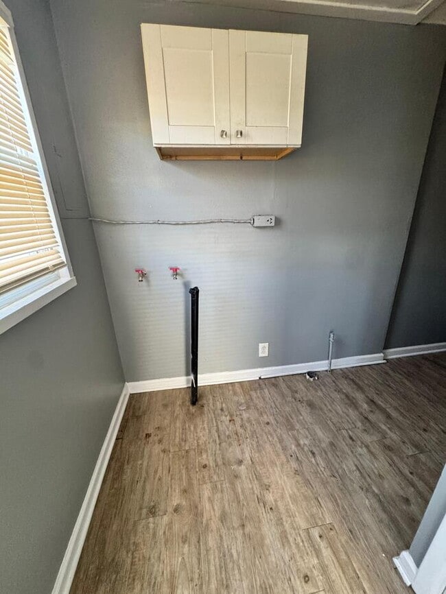 Building Photo - Section 8 Welcome All utilities paid 2 bed 1 bath duplex